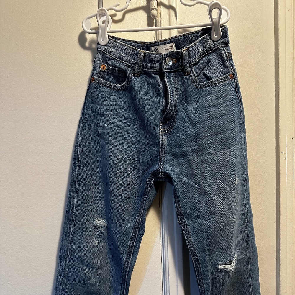 Zara Boyfriend size 8 Distress jean